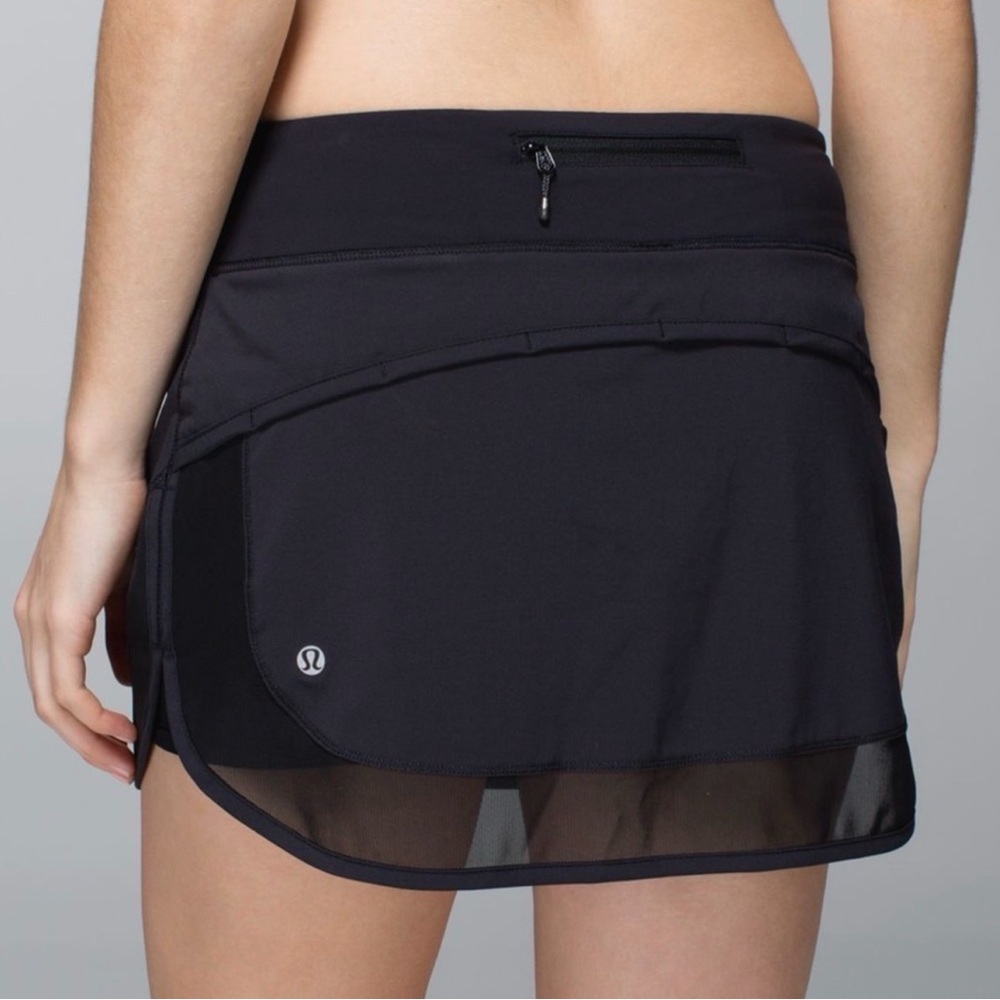 Lululemon Hotty Hot Skirt II in Black size 8